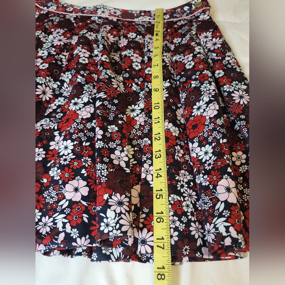 Brooks Brothers Floral A-Line Skirt - Red, White, and Black Size: 14(Girl) - Picture 5 of 7
